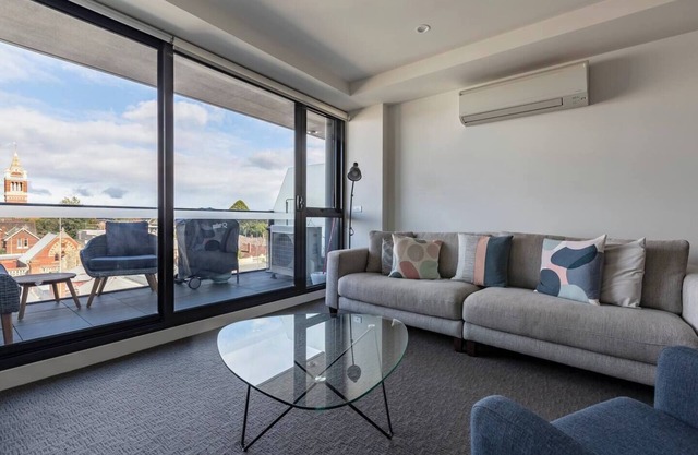 Light Filled Stylish Living in Diverse Hawthorn