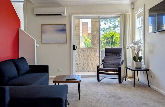 Light filled townhouse w/ double ensuites