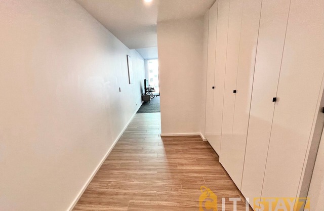 Light & Lovely in Canberra's CBD - 1BR Apt w/Carsp