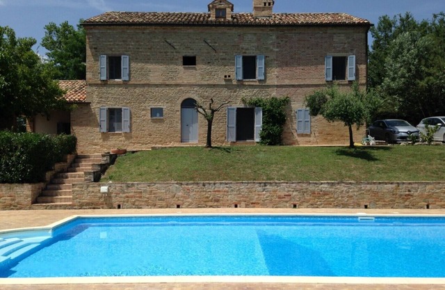 Casa de campo / villa luminosa y espaciosa con gran piscina, privacidad e impresionantes vistas