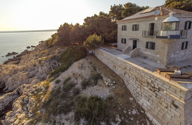 Lighthouse Crna Punta nearby Labin – Crovillas GmbH