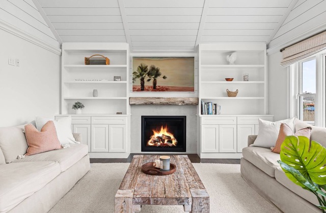 "Lighthouse" - Ocean Views - Walk To Beaches - 4B, 3.5Ba - Scituate Harbor