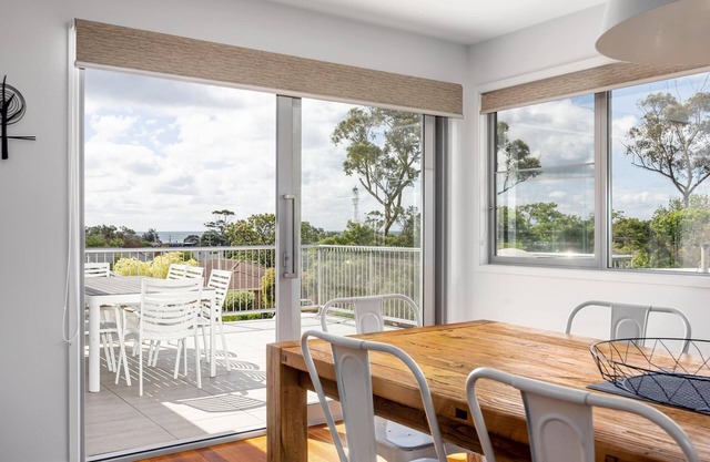 Lighthouse Views, McCrae - 1 NIGHT FREE!* - Stunning views of bay and lighthouse