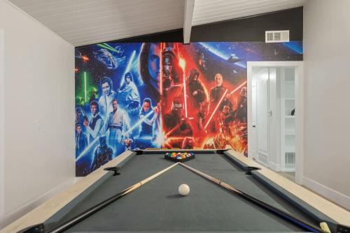 Lightsaber Lounge-Hot Tub-Billiards-10mnstoDisney