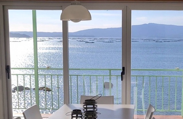 Apartamento al borde del mar con gran terraza y vistas espectaculares