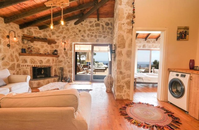 Likya House - Deniz ve Doğa Manzaralı, Havuzlu