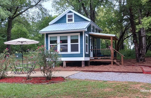 Lil' Retreat on Poorhouse