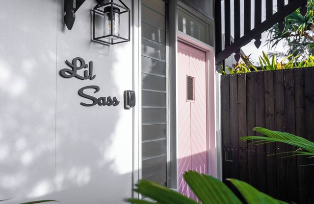 Lil Sass on Sassifras - stylish one bedroom apartment, walk to beach