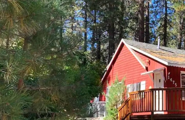 Lilac Cottage| Fireplace, Pet/Kid Friendly