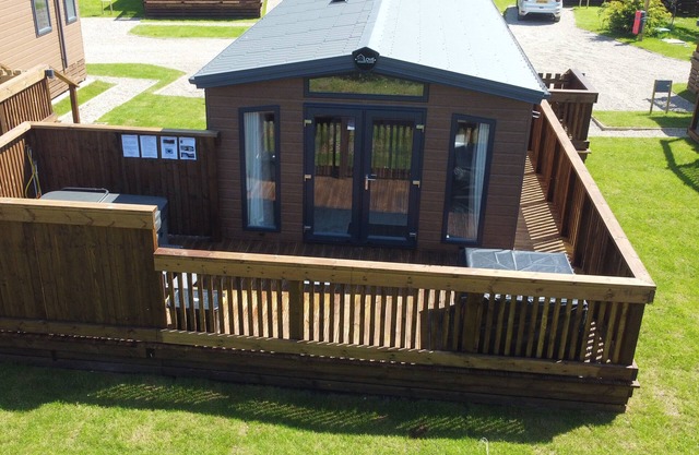 LILAC LODGE, pet friendly, country holiday cottage in Staithes