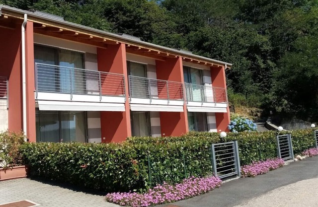 Apartamento "Lilla" en villa con vista al lago, estacionamiento y playa privada