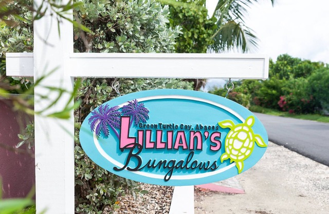 Lillian’s Bungalows BAJO LA REPARACIÓN DE HURACANES