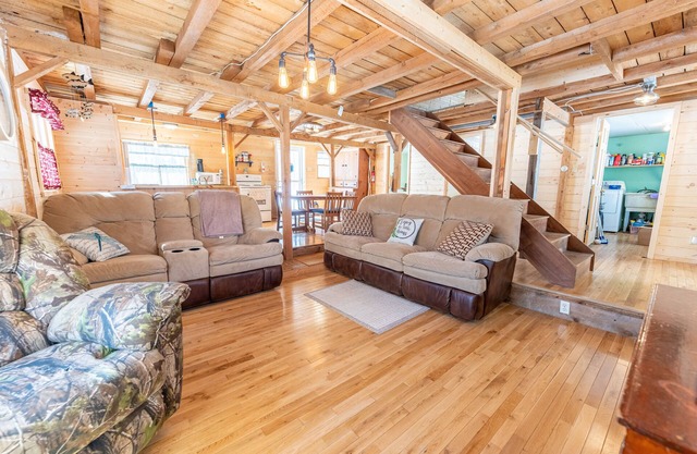 Lillie's Lil Cabin: Lakes, Trails & S'mores – Summer at Its Best!