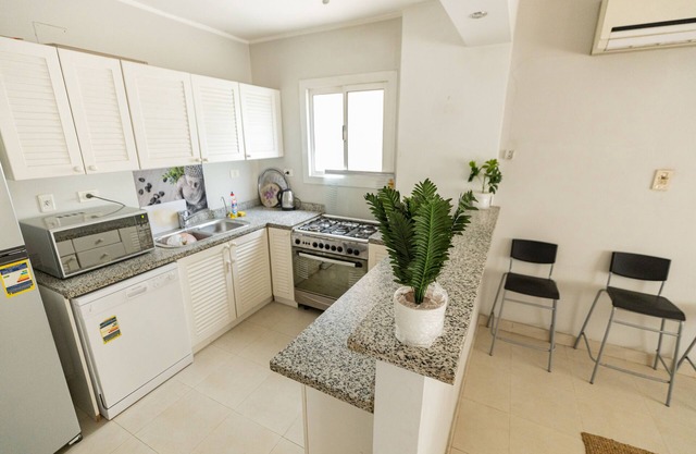 Lily Mint Retreat Inviting 3BR Apartment