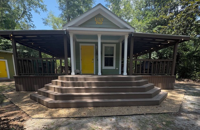 Lily Pad cottage in Wiggins, just 10 minutes to the town center