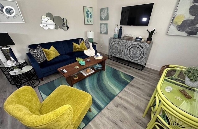 Lime @ El Tropicale Vacation Rentals Downtown Sarasota