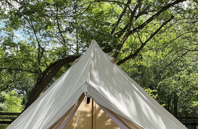 Lime Rock Landing Cozy Camping, Private Beach located on the Sante Fe River.
