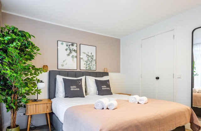 limehome Amsterdam Hemonystraat|Queen Room+Terrace