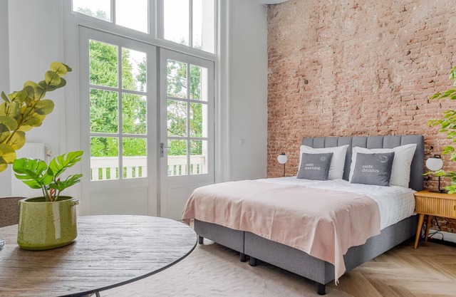 limehome Amsterdam Hemonystraat|Queen Room+Balcony