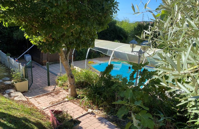 Limite Biarritz Garden level of a pleasant house (dead end) heated swimming pool