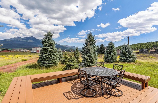 4bdr Chalet with Mountain Views