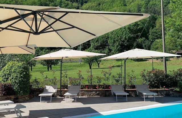 LIMONAIA - cottage with garden, shared swimming pool, private veranda