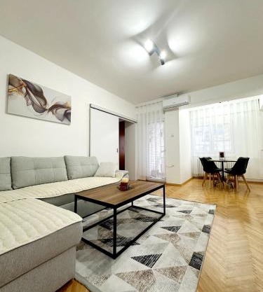 Lina's Apartment -Modern & Cozy Central Skopje