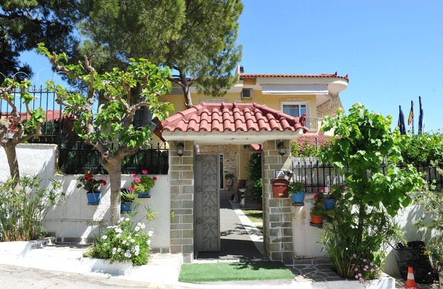 Villa Linares es una residencia familiar en la Riviera ateniense.