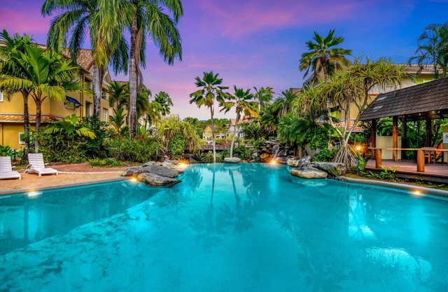 Linaria Lakes - Tropical Resort Apartment | Pools & Gardens | Near CBD & Reef