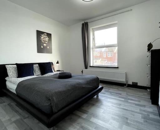 Lincoln central 3 bedroom entire terraced house