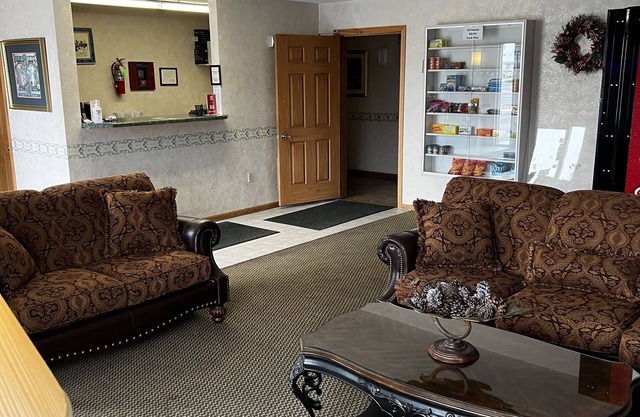 Lincoln Host Motor Inn