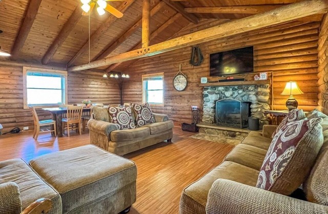 Lincoln Log Cabin · Elkhorn 3 Bedroom 2 Bathroom Log Cabin Sleeps 8