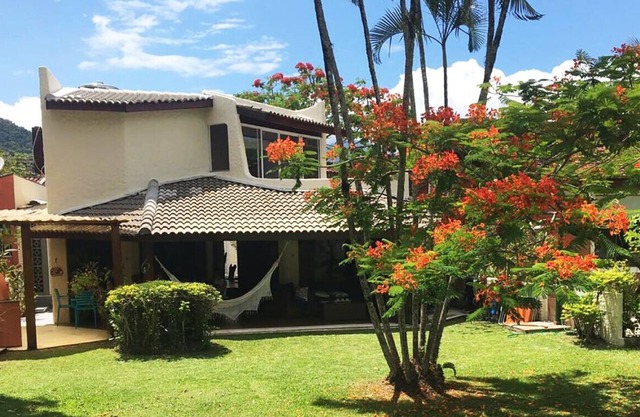 Linda casa com Wifi a poucos passos da Praia