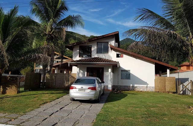 Linda casa em um condomínio fechado
