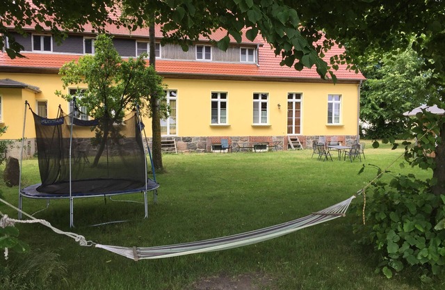 Linden apartment in the Reidervitz manor house, 1.3 km to the beach