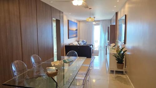 Lindo apartamento frente mar na Prainha com Ar Condicionado, Piscina
