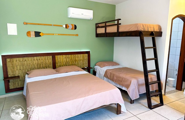 Lindo Studio com Copa e Varanda à 150m da Praia do Perequê