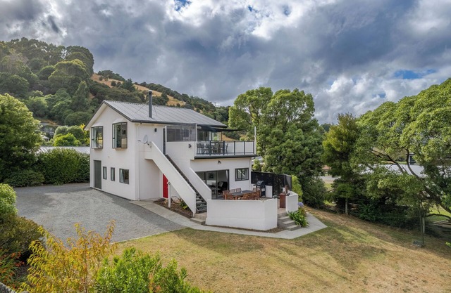 Links Lifestyle - Duvauchelle Holiday Home