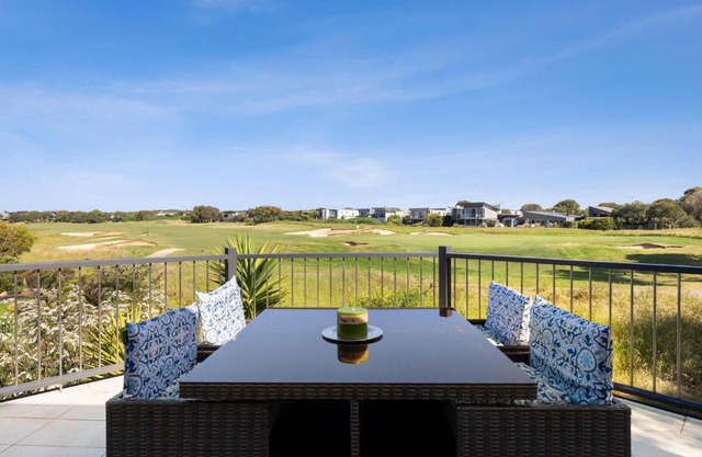 Links View House on the Green 800m To Beach