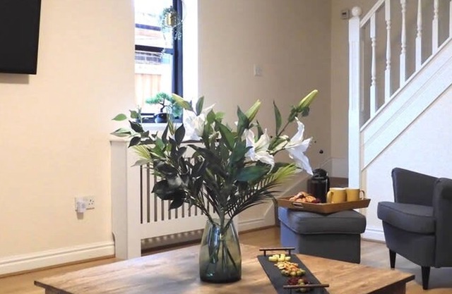 Lion House Chester - Very Near Zoo Ideal for Families
