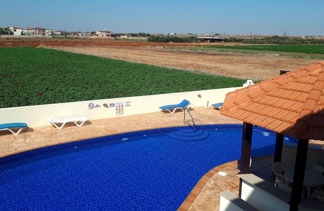 Liopetri 2-Bed Apt, Sleeps 6, Pool, 10min to Beach