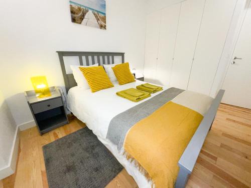 Lisbon Charming Santos Apartment w/Patio