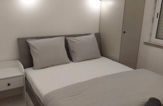 Lisbon South Bay Rooms Deluxe - Double Room with Private Bathroom