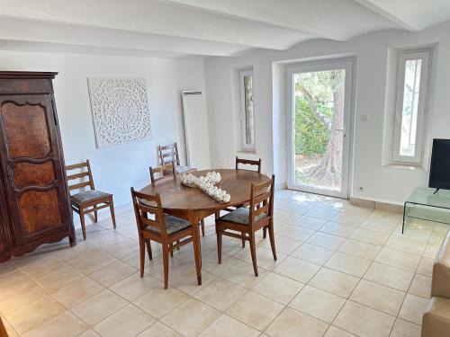Listed house, sea and 100 m2 garden