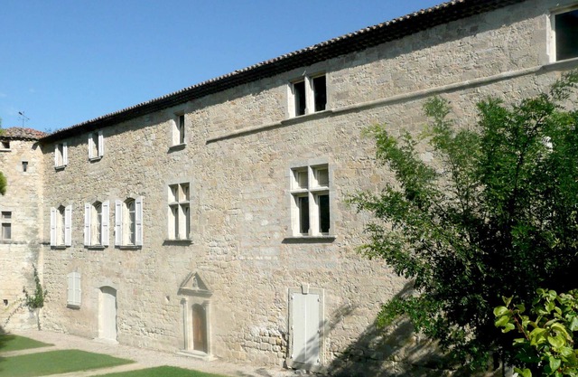 Castillo Puilacher MH, confortables con aire acondicionado, una gran piscina, artes africanos
