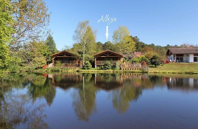 Listed lodge with pool in the heart of the Landes