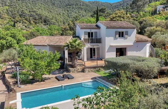 Listed Provencal villa with magnificent view and swimming pool - 25 mn from sea