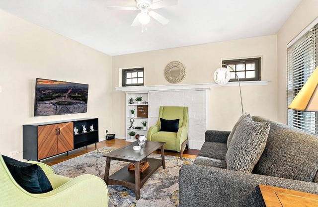Lit & Trendy 1-Bedroom Apt in the Iconic Hyde Park