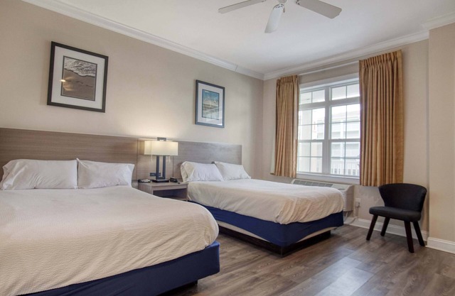Litchfield Beach 2 Queen Room at Seaside Inn
