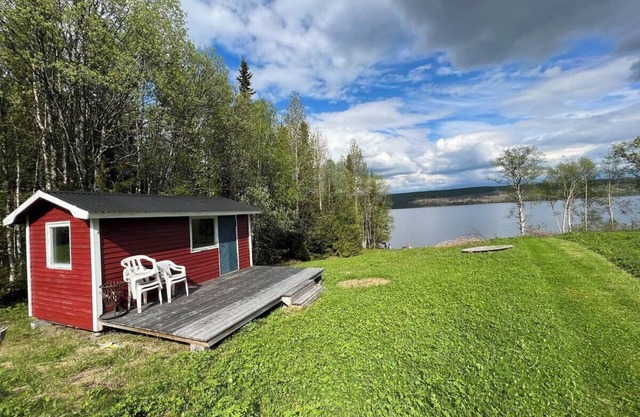 Liten Mysig Stuga Nära Intill sjö